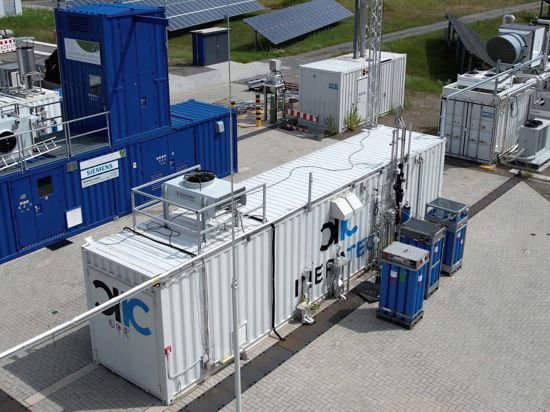 Keimzelle der Entwicklung am Energy Lab 2.0 auf dem KIT-Campus Nord: In kompakten, transportablen Container-Anlagen produziert die Ineratec GmbH ihre klimaneutralen Kraftstoffe.