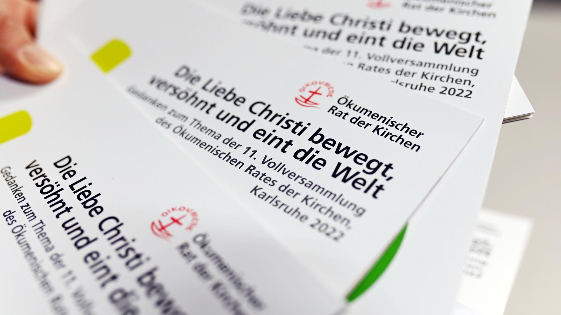 Werbung im Vorfeld: Die Evangelische Landeskirche in Baden hatte unter anderem mit Flyern auf die  11. Vollversammlung des ökumenischen Rates der Kirchen hingewiesen.