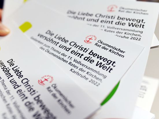 Werbung im Vorfeld: Die Evangelische Landeskirche in Baden hatte unter anderem mit Flyern auf die  11. Vollversammlung des ökumenischen Rates der Kirchen hingewiesen.