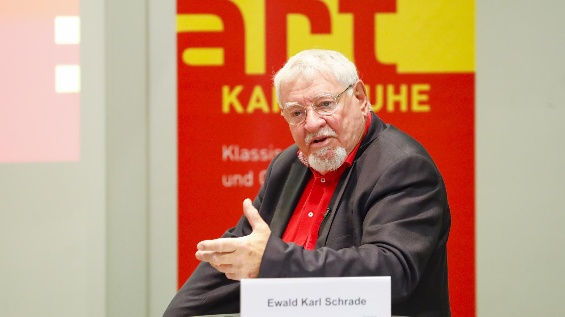 Ewald Karl Schrade ist Initiator und von Anfang an Kurator der art KARLSRUHE.