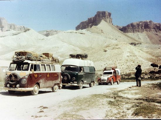 Als Kolonne unterwegs: In Kabul fährt Jürgen Schultz im Konvoi mit zwei Berlinern und einem Pärchen in einer Ente.