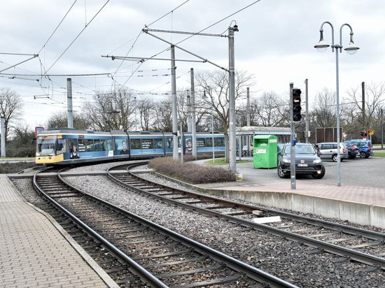 Geradeaus anstatt Abbiegen: Für die Stadtbahnlinie S2 existierten schon in den 90er Jahren Pläne zur Verlängerung bis nach Durmersheim. Dort fehlt aber das Geld, ein Projekt wie dieses ohne ausreichend Förderung zu realisieren.