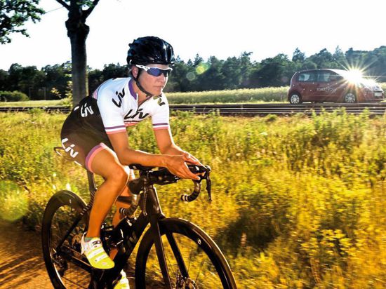 Einsatz auch außerhalb des Sports: Die Karlsruher Triathletin Svenja Mann möchte auf den Kampf gegen Krebs aufmerksam machen.