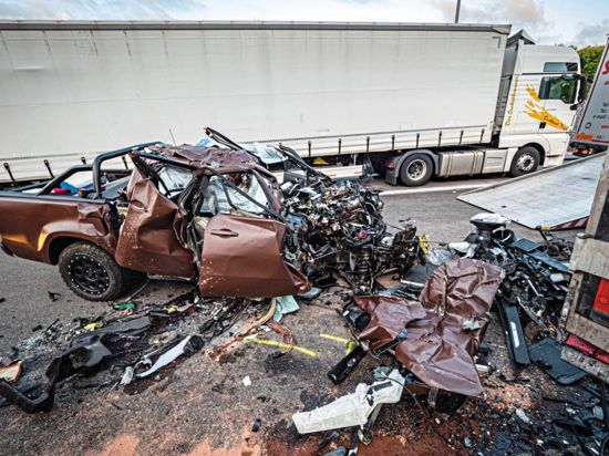 Bei einem Unfall auf einem Parkplatz an der Autobahn 8 bei Sindelfingen sind der TV-Darsteller Ingo Kantorek (44) und seine Frau (48) ums Leben gekommen.