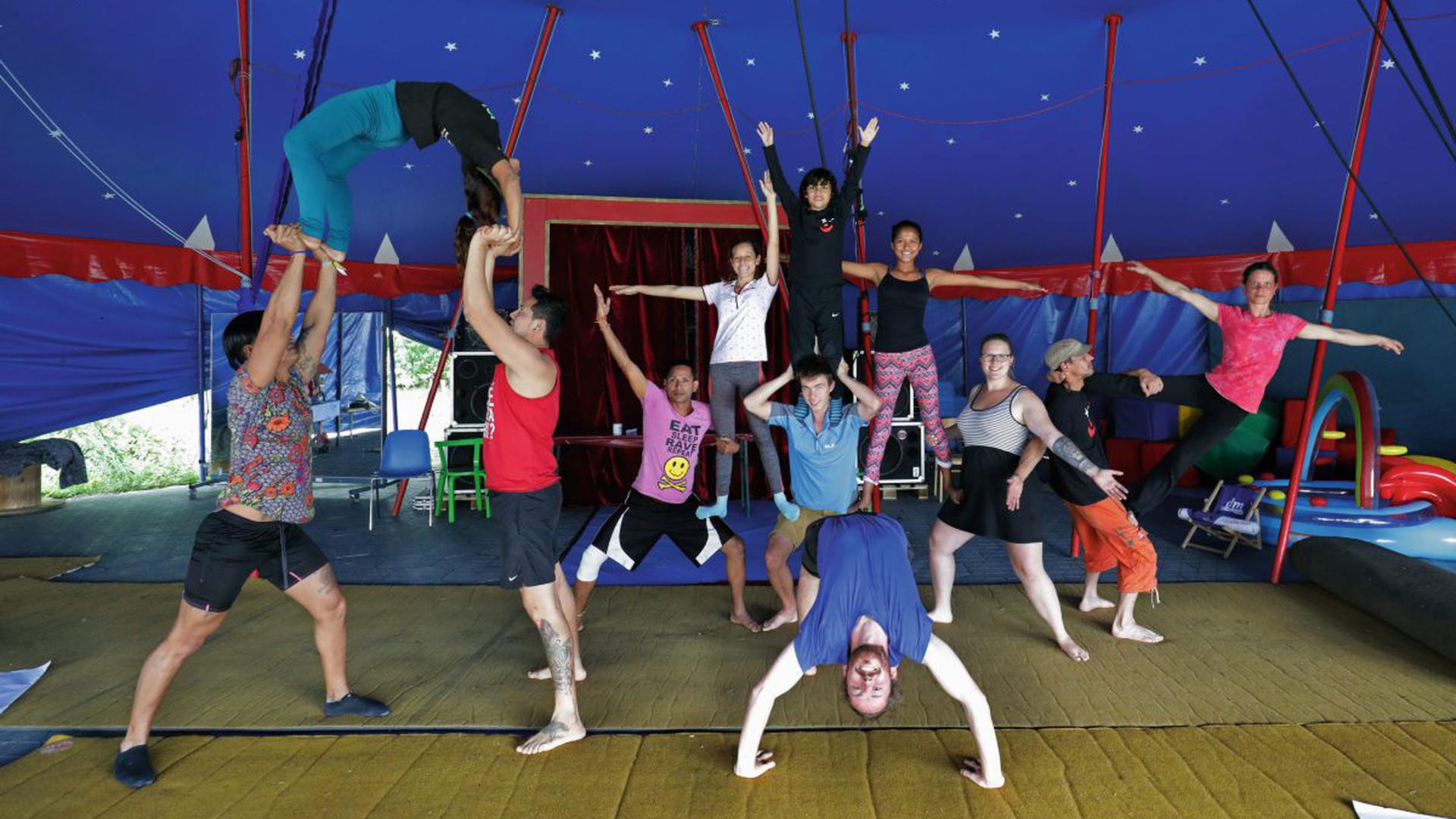 Treffpunkt zweier Kulturen ist das Zelt des Zirkus Maccaroni im Otto-Dullenkopf-Park. Für das Projekt „Circus for global change“ erarbeiten Artisten aus Deutschland und Nicaragua eine gemeinsame Show.