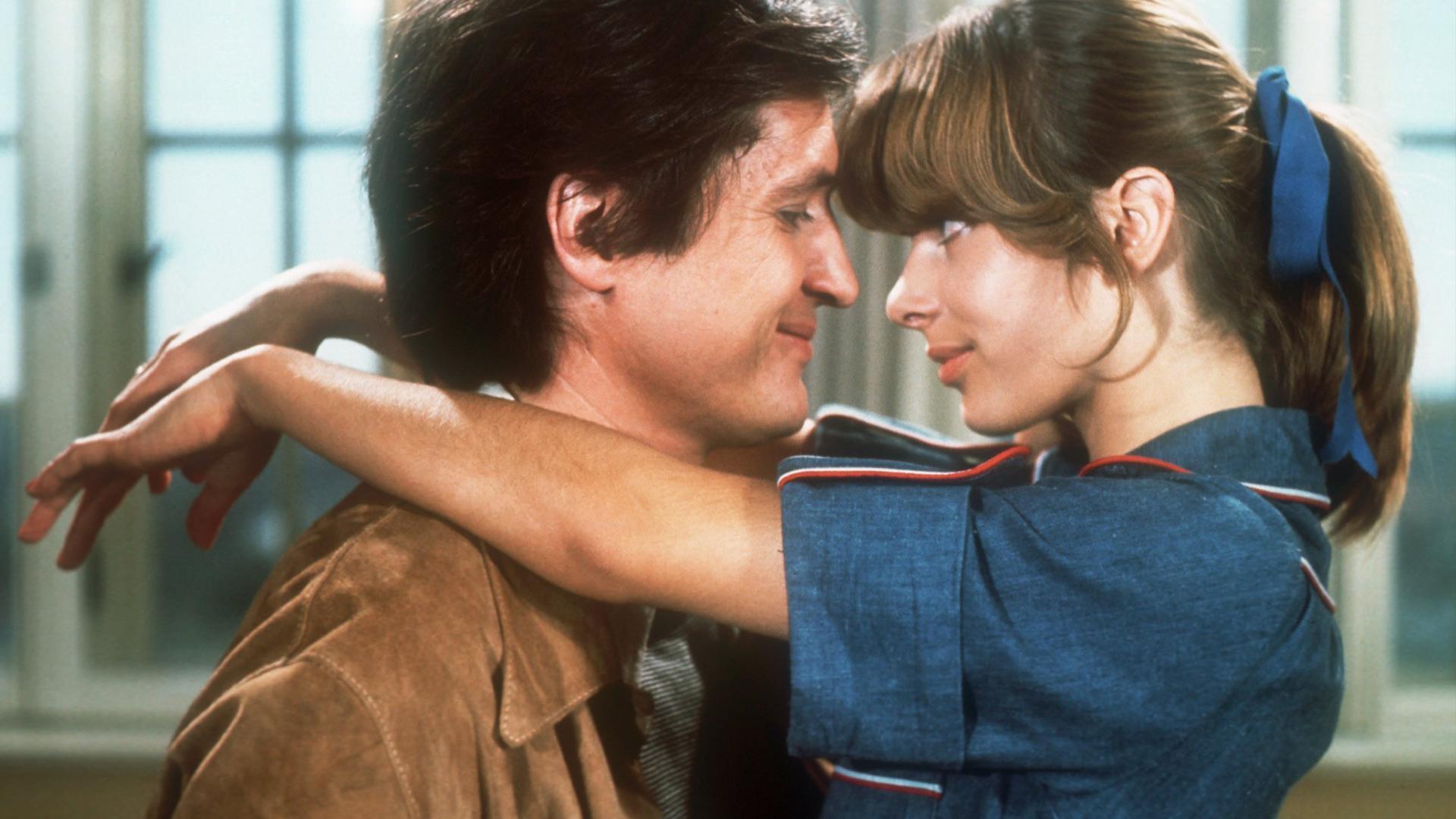 ARCHIV - Nastassja Kinski als Schülerin Sina und Christian Quadflieg als Lehrer Helmut Fichte in einer Szene des «Tatort»-Krimis «Reifezeugnis» (Filmszene von 1977). 