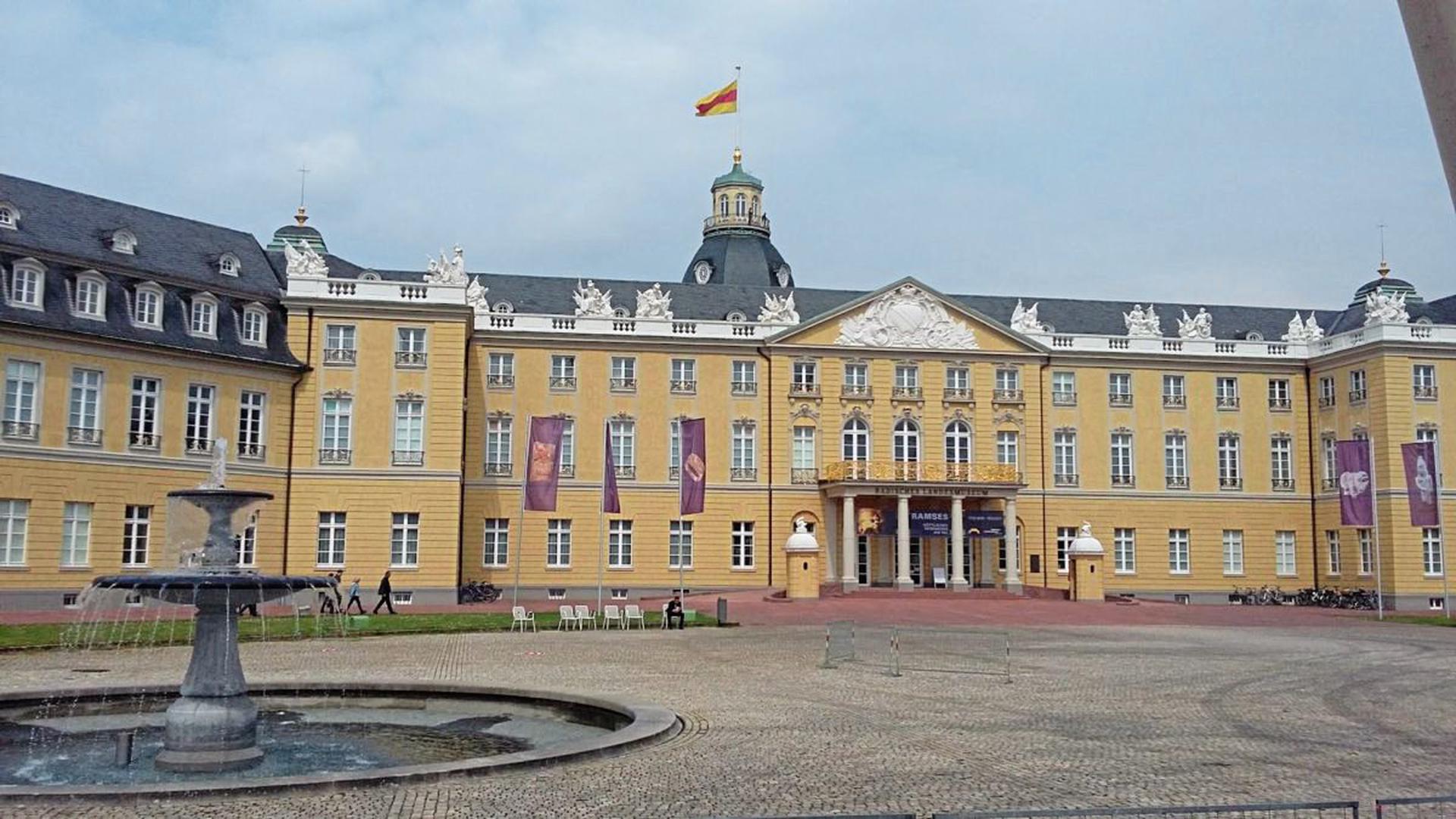 Viel Platz bietet der Schlossplatz vor dem Karlsruher Schloss.