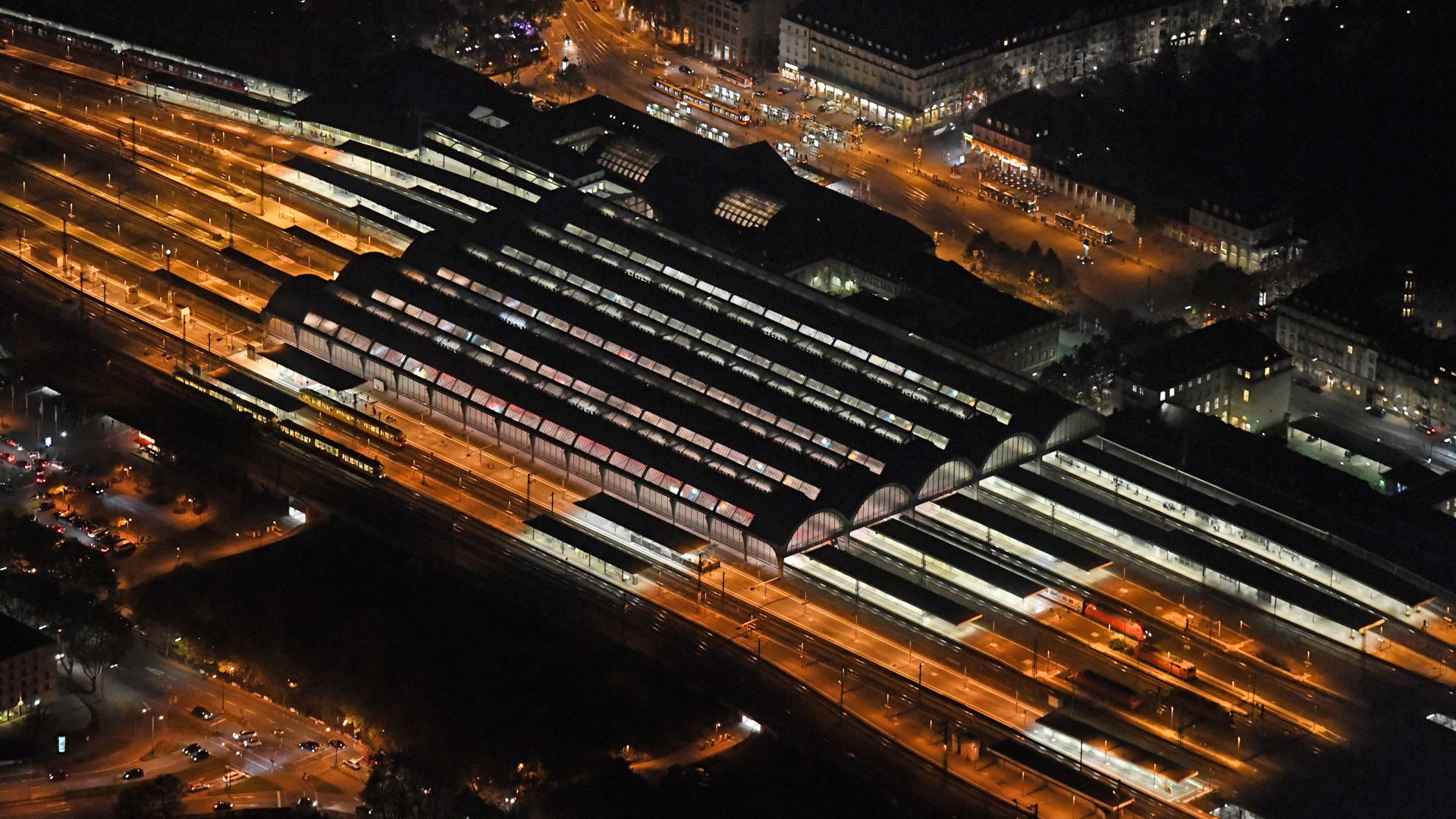 Karlsruher Hauptbahnhof bei Nacht