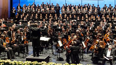 Als Abschlusskonzert zum 350. Orchesterjubiläum der Badischen Staatskapelle führten Musiker im Dezember 2012 im Badischen Staatstheater in Karlsruhe Arnold Schönbergs Gurrelieder auf.