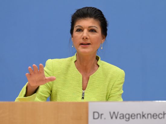 Politikerin Sahra Wagenknecht spricht während der Pressekonferenz zur Gründung des Vereins «Bündnis Sahra Wagenknecht - Für Vernunft und Gerechtigkeit