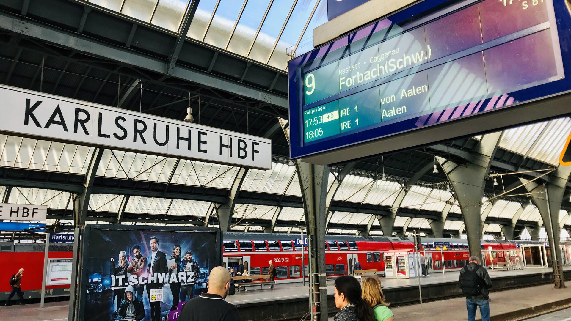 Hauptbahnhof Hbf Karlsruhe, Nahverkehr, Personennahverkehr, ÖPNV, Bahnhof
