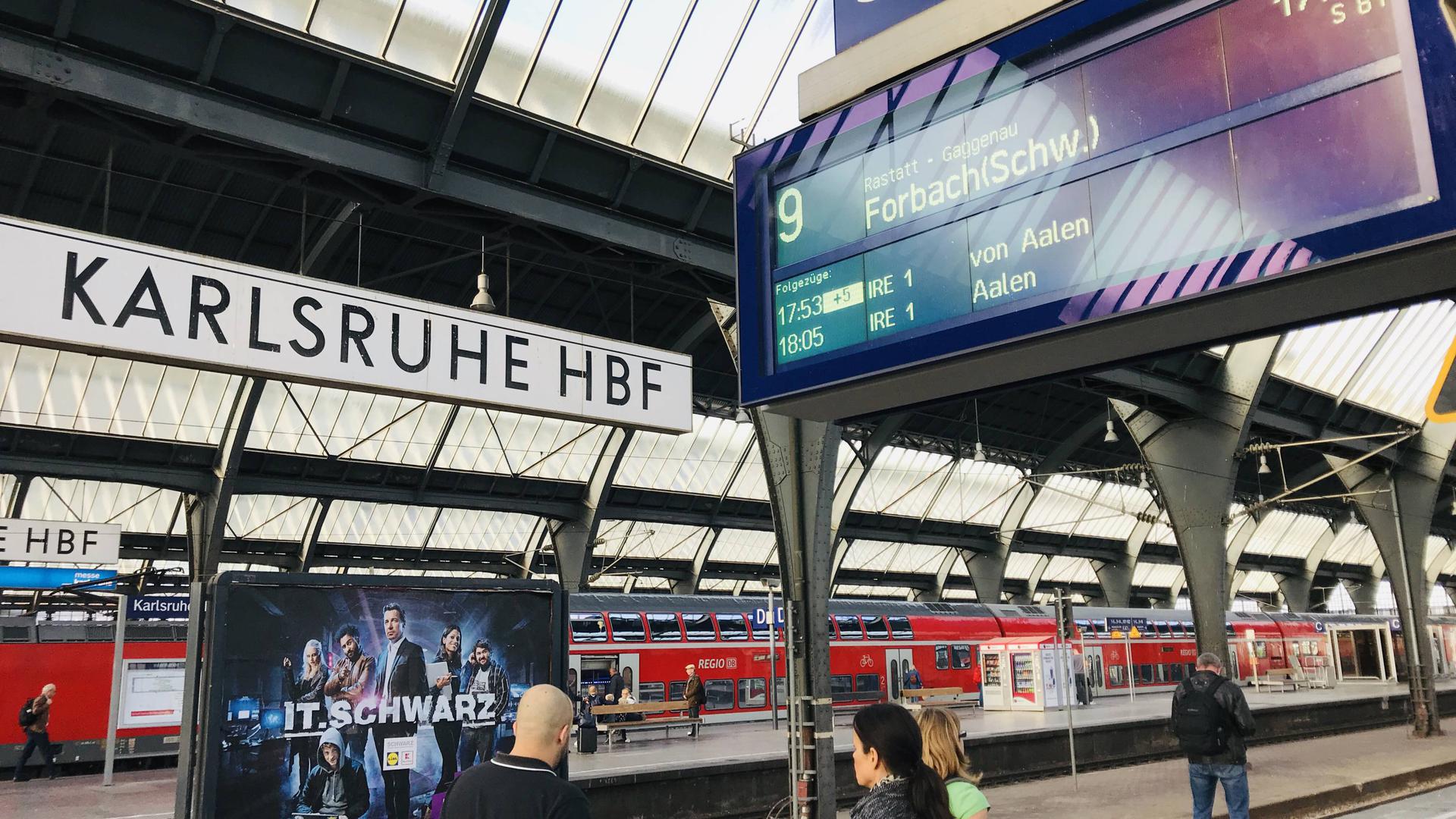  Hauptbahnhof Karlsruhe, Bahnhof, Deutsche Bahn, Bahn, Nahverkehr, Stadtbahn, S-Bahn, Haltestelle