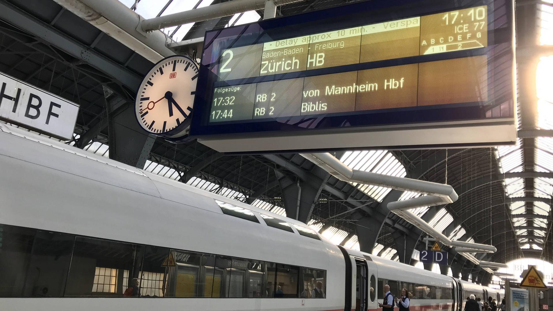 ICE, Hauptbahnhof Karlsruhe, Bahnhof, Deutsche Bahn, Bahn, 