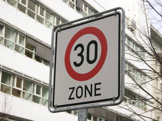 Damit in Städten flächendeckend Tempo 30 gelten könnte, müsste die Straßenverkehrsordnung geändert werden.