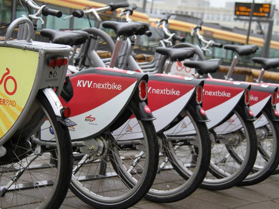 Aus „Fächerrad“ wird „KVV.nextbike“: Am 18. März startet der Karlsruher Verkehrsverbund sein Fahrradverleihsystem. Die ersten Räder wurde am Freitag, 15.3.2019, im Karlsruher Stadtgebiet aufgestellt 