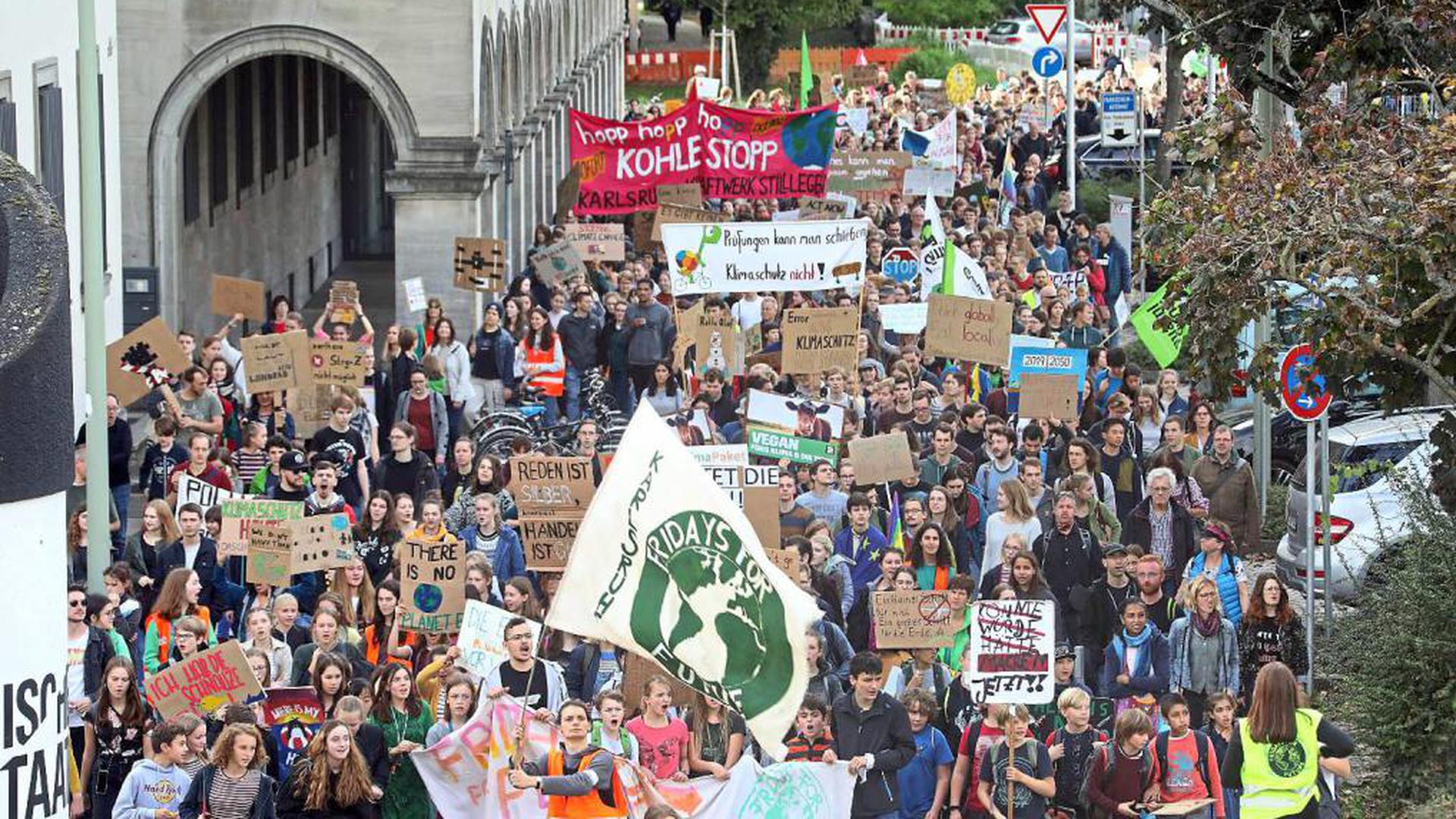 Lautstarker Protest gegen die Klimapolitik: Im Rahmen eines globalen Aktionstags gehen am Freitag in Karlsruhe wieder mehrere Tausend Menschen für einen besseren Schutz der Umwelt auf die Straße