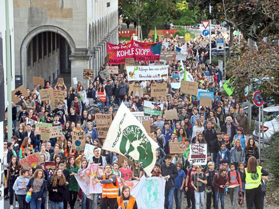 Lautstarker Protest gegen die Klimapolitik: Im Rahmen eines globalen Aktionstags gehen am Freitag in Karlsruhe wieder mehrere Tausend Menschen für einen besseren Schutz der Umwelt auf die Straße