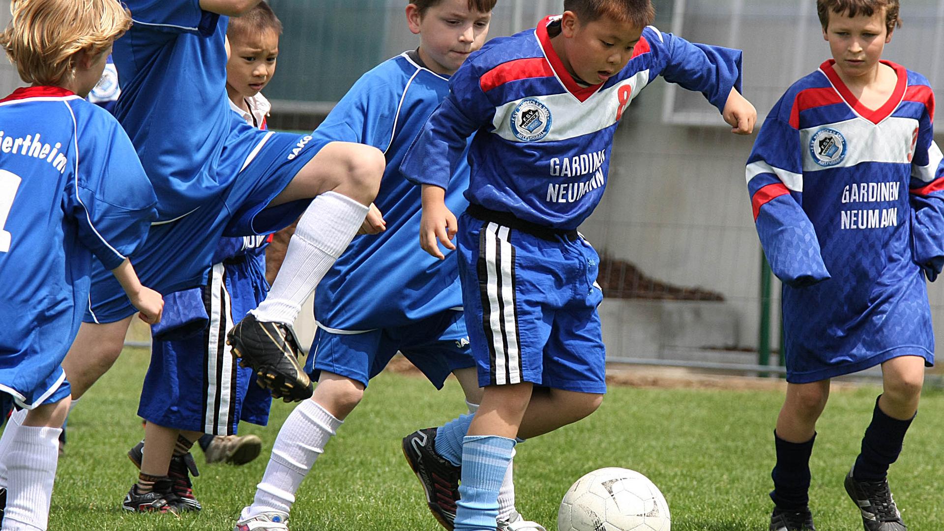 Fußballtunier der städtischen Kinderhorte beim SVK Beiertheim, Spiel: Oberreut gegen Beiertheim/Grünwinkel