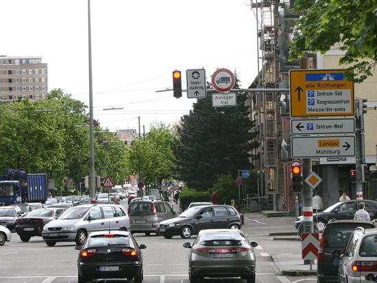 Reinhold-Frank-Straße für LKWs über 3,5 Tonnen gesperrt