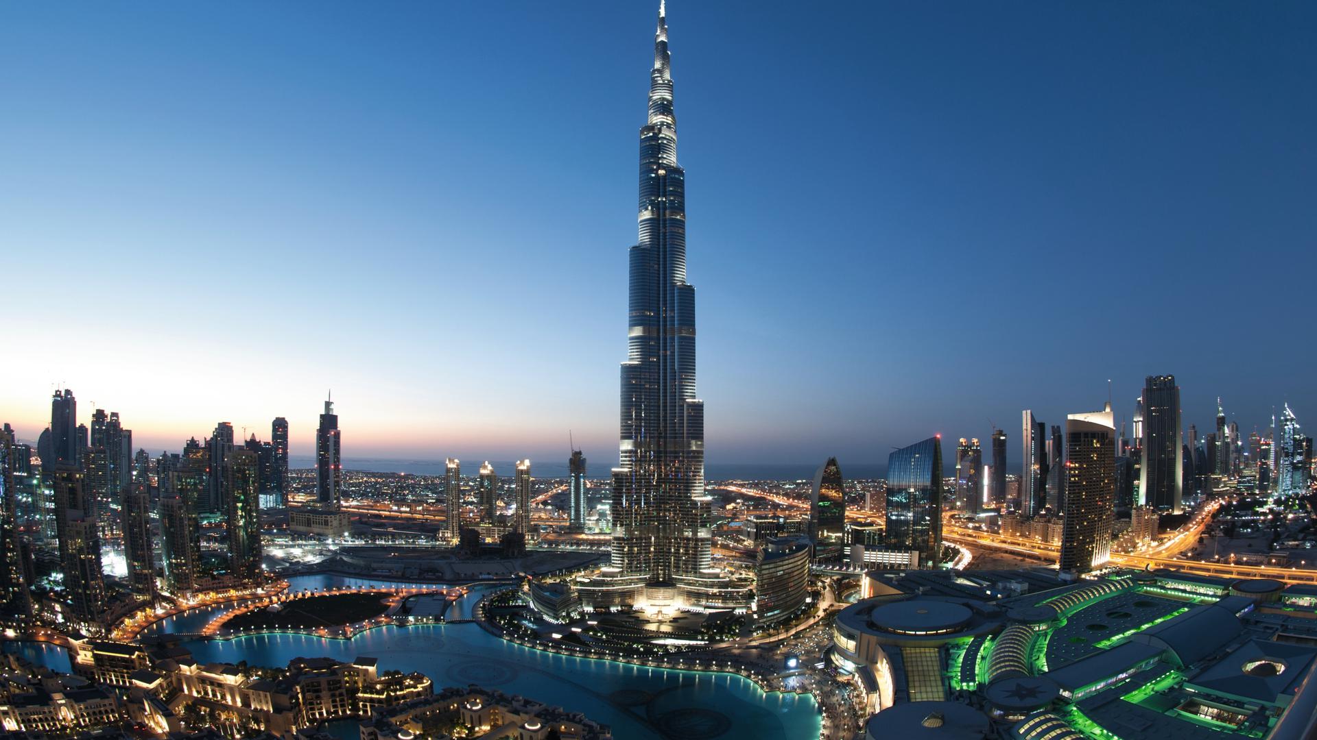 Zum Themendienst-Bericht von Philipp Laage vom 26. Januar 2017: Landgang-Klassiker in Dubai: Fahrt auf die Aussichtsplattform des Burj Khalifa. 