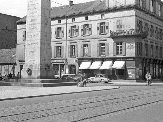 Der Europaplatz in Karlsruhe, aufgenommen Mitte der 1950er Jahre