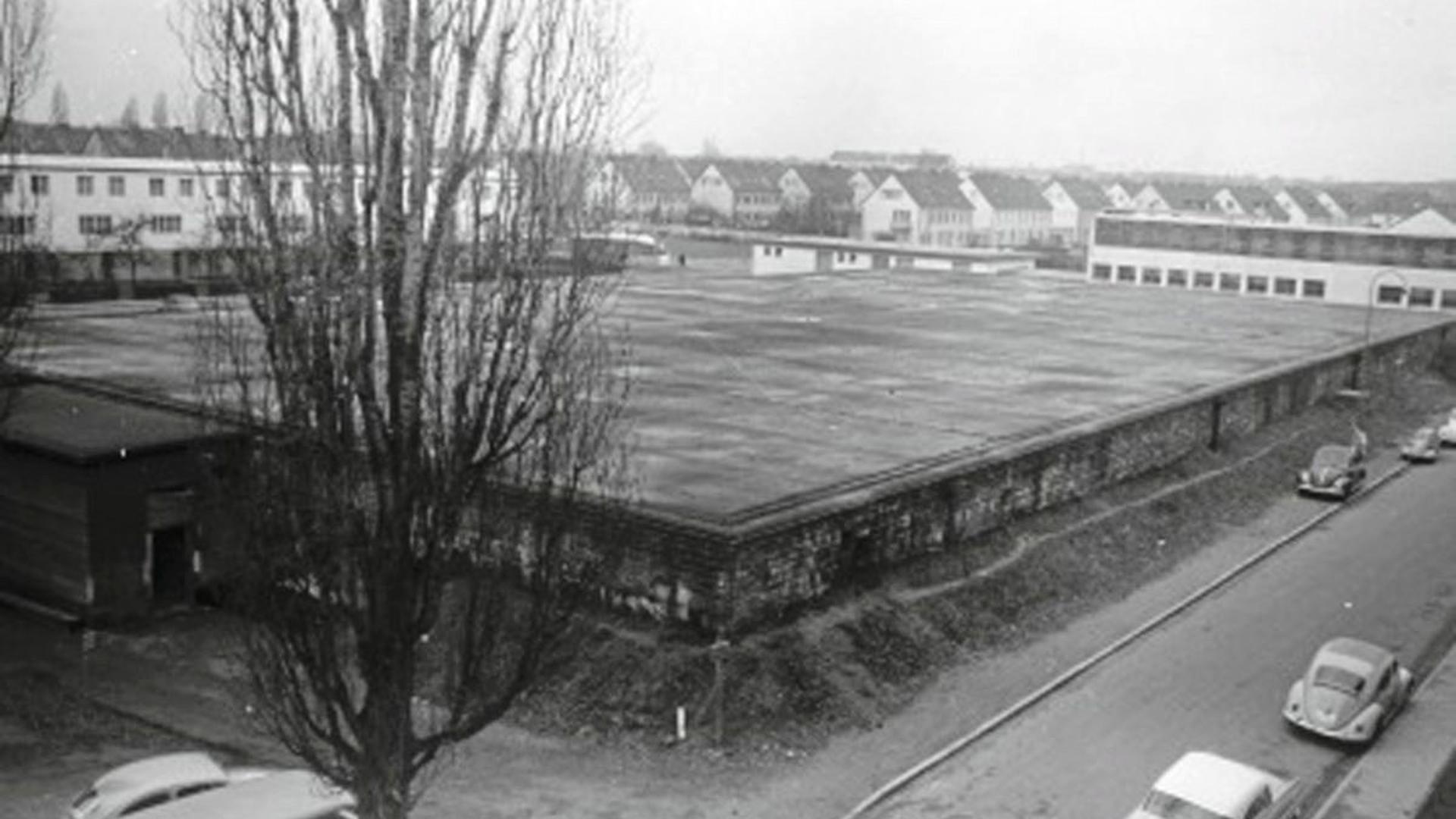 Nur Stollen und Bunker boten einen einigermaßen sicheren Schutz vor Luftangriffen. BNN-Fotograf Horst Schlesiger hat den ehemaligen Luftschutzbunker in der Karlsruher Dammerstocksiedlung 1960 fotografiert.