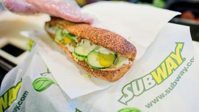 Ein Sandwich in einer Filiale der Fast-Food-Kette Subway.