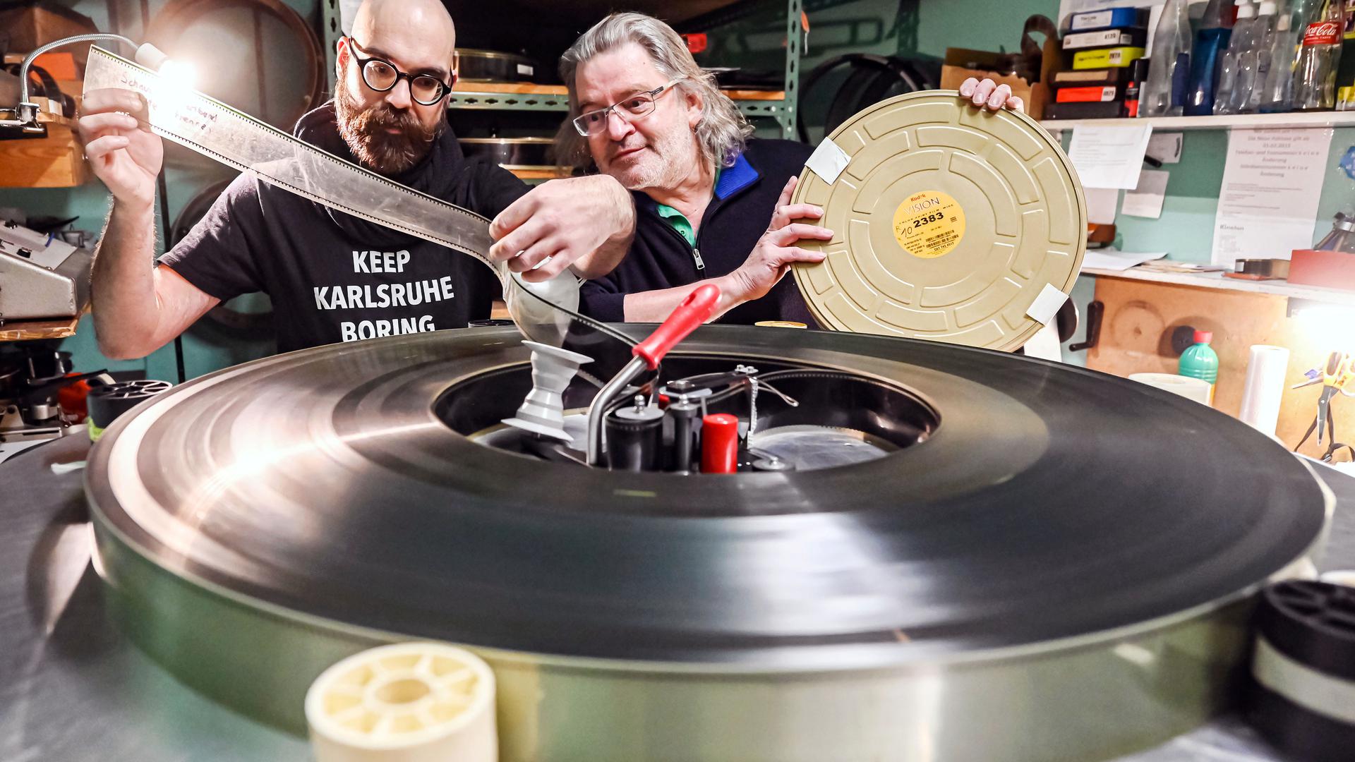 Eine Minute Film wiegt ein dreiviertel Kilo: Die Schauburg Karlsruhe pflegt das klassische 70mm-Format
