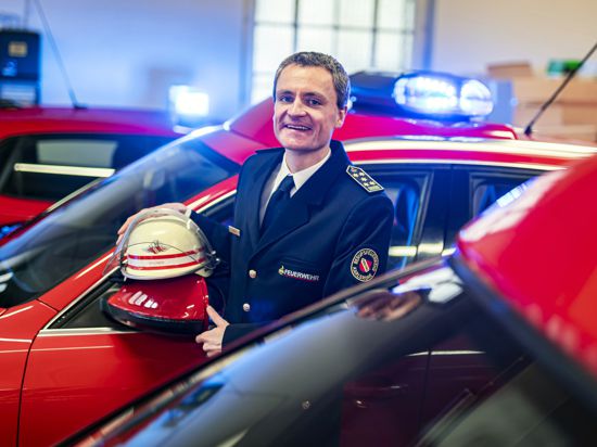 Schon als Kind wolle Florian Geldner Feuerwehrmann werden. Er ist Leiter der Branddirektion Karlsruhe und damit auch Kommandant der Berufs- und der 16 Abteilungen der Freiwilligen Feuerwehr in der Fächerstadt. 