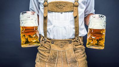 Unverkennbar: Bier und Lederhose gelten als typisch für die Deutschen.