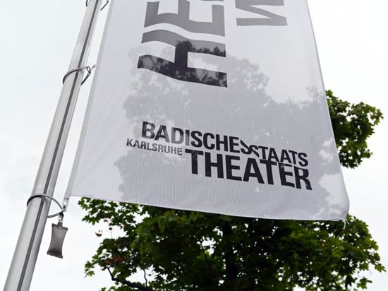 Nicht nur in Karlsruhe hat der Führungsstil von Theaterleitern Konflikte ausgelöst. Bundesweit wird über eine Reform der überholten hierarchischen Strukturen diskutiert.