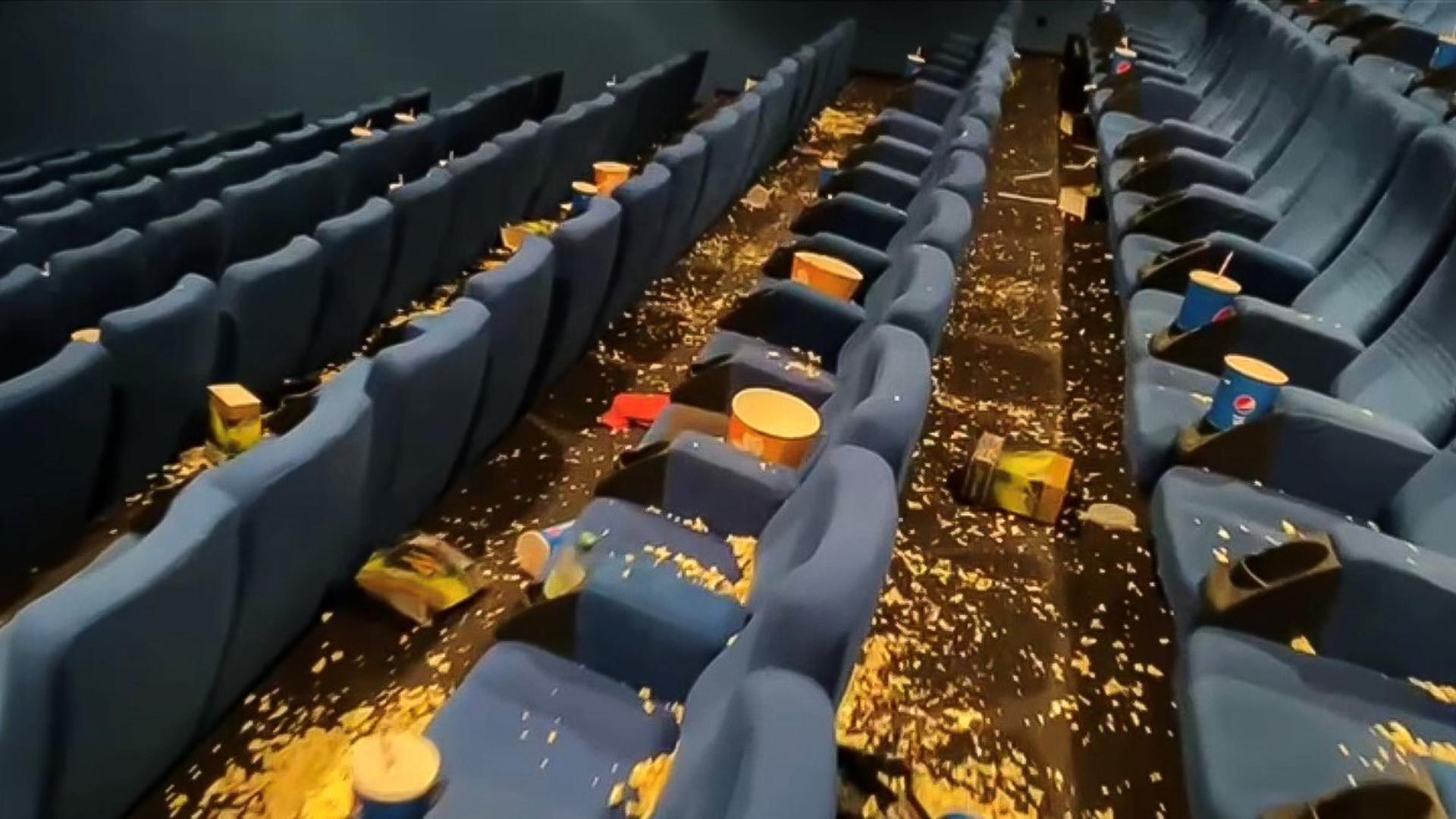 Überbleibsel: Nach jeder Vorstellung liegt etwas Popcorn auf dem Boden, doch nach dem Minions-Film waren selbst die Betreiber schockiert. 