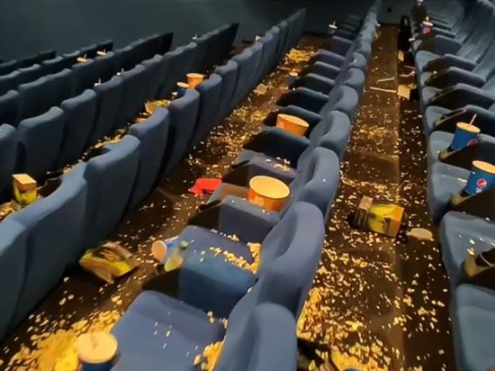 Überbleibsel: Nach jeder Vorstellung liegt etwas Popcorn auf dem Boden, doch nach dem Minions-Film waren selbst die Betreiber schockiert. 