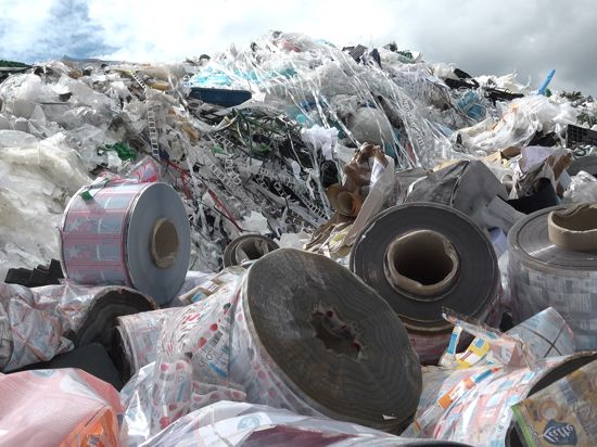 Ein Berg, der nur noch zum Verbrennen taugt: Diese Abfälle aus verschiedenen Materialien werden nicht zu neuen Produkten. Sie landen als Ersatzbrennstoff in einer Anlage in Mannheim.