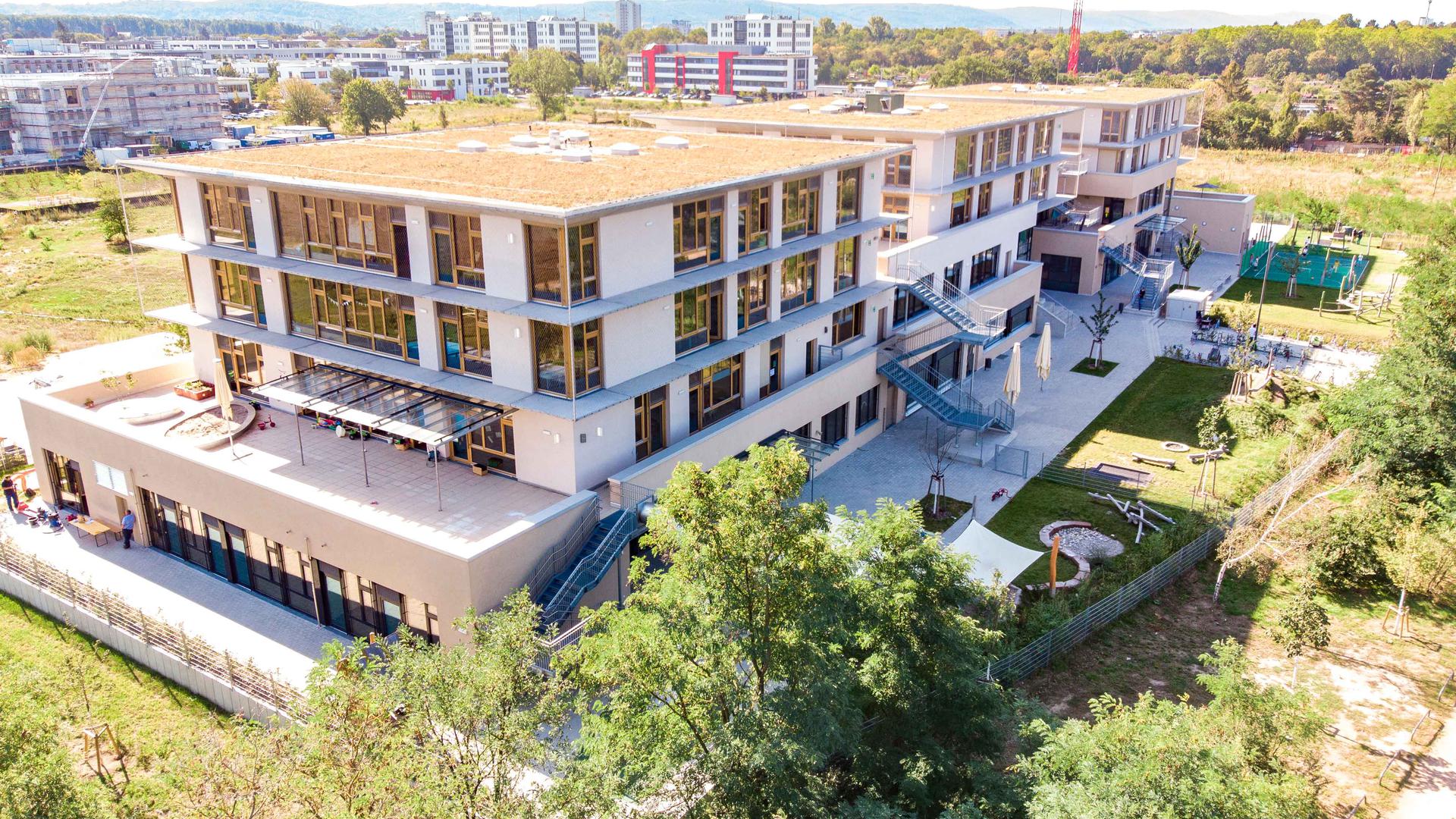Im element-i Bildungshaus Karlsruhe sind an der Gemeinschaftsschule alle Weichen für den Start der Gymnasialen Oberstufe (G9) gestellt.