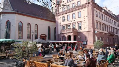 Durlach Café und Wochenmarkt und  Rathaus Pfinztalstraße 