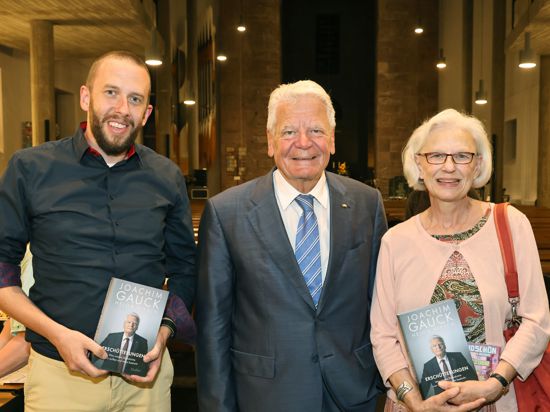 Foto: BNN Gewinner: v.l.n.r.: Lars Becksmann,  Joachim Gauck, Christine Becksmann