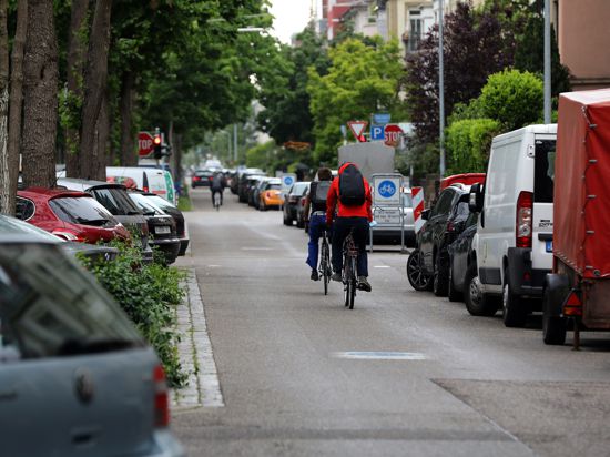 Künftig mit Vorfahrt: Fahrradfahrer auf der Sophienstraße, die zur bevorrechtigen Fahrradstraße wird.
