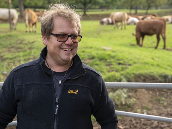 Landwirt Markus Klatz aus Ettlingen geht in der Tierhaltung andere Wege. 