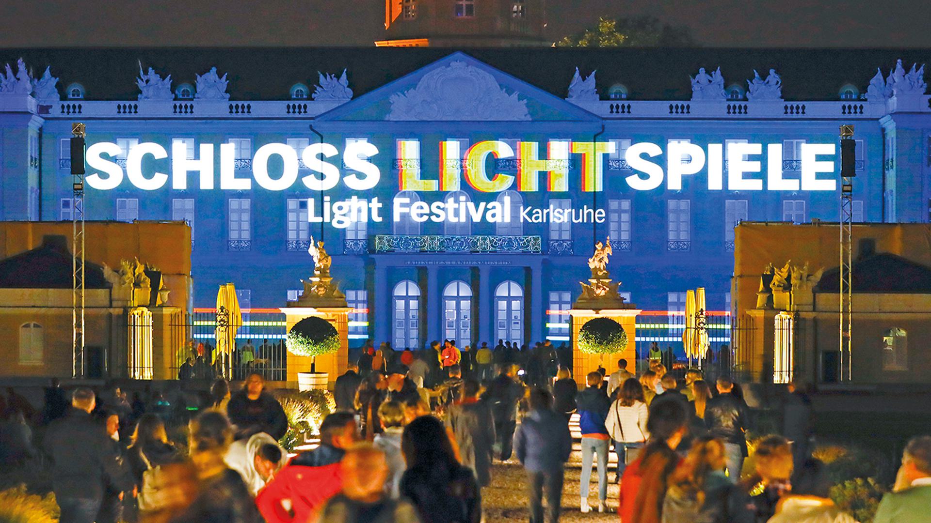 Das „Schlosslichtspiele Light Festival“ ist Teil des Kultursommers in Karlsruhe, der kulturelles Leben in seiner ganzen Vielfalt aus dem Digitalen zurück in die Stadt bringt.