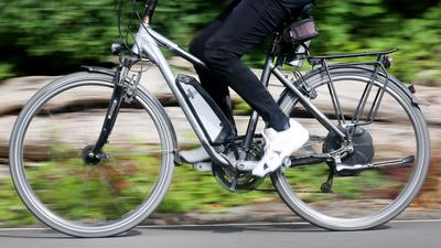 Arbeitgeber setzen auf zwei statt vier Räder: Immer mehr Mitarbeiter kommen mit dem Fahrrad zur Arbeit. Der Landkreis und viele weitere Kommunen unterstützen beim Leasing der E-Bikes.