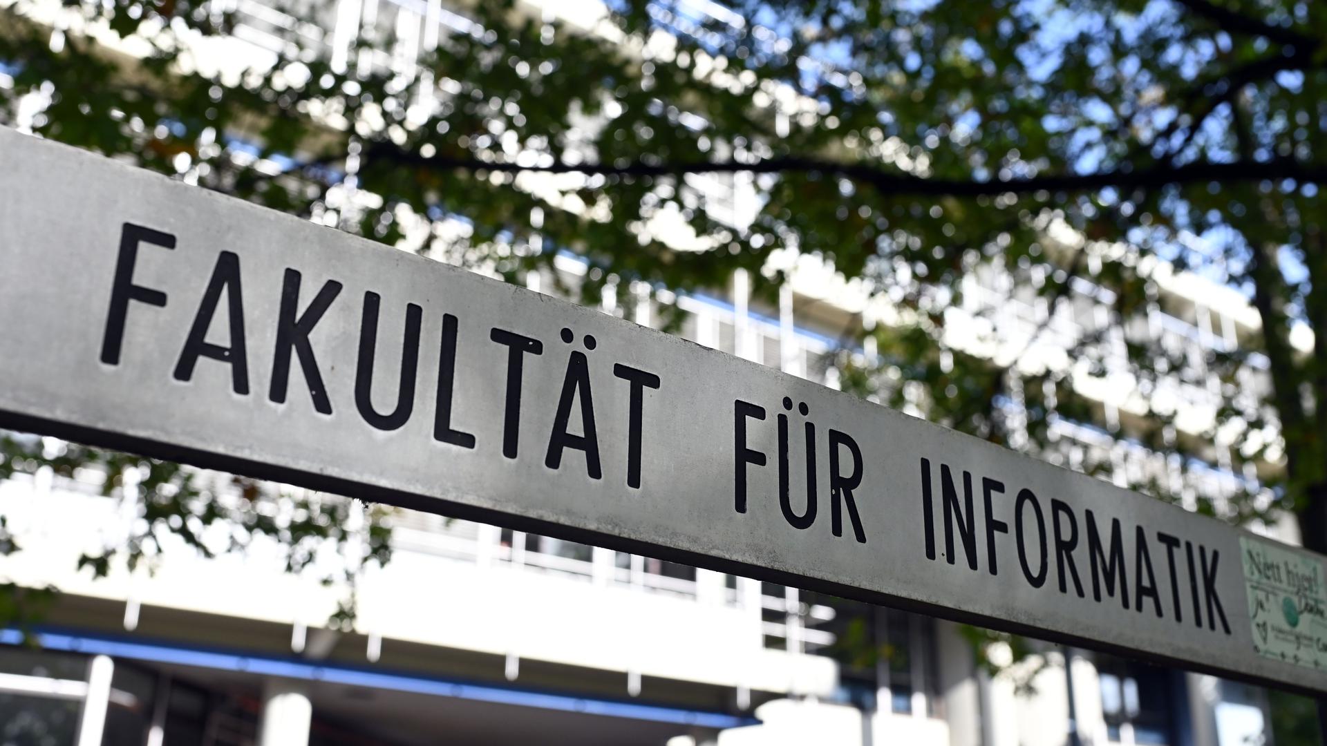 Außenaufnahme der Fakultät für Informatik am Karlsruher Institut für Technologie (KIT). Das KIT feiert am Donnerstag (20. Oktober) die Gründung der Fakultät für Informatik im Jahr 1972 mit einem Festakt.