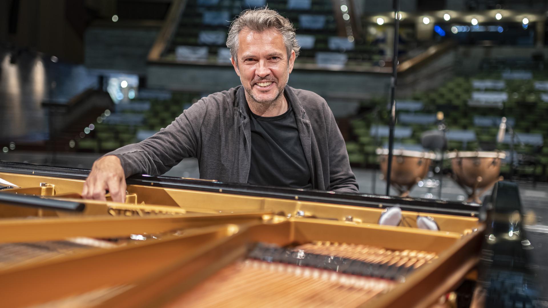 Muss sein Abschiedskonzert erneut aufschieben: Justin Brown, bis Ende der Saison 2019/20 Generalmusikdirektor am Badischen Staatstheater Karlsruhe.