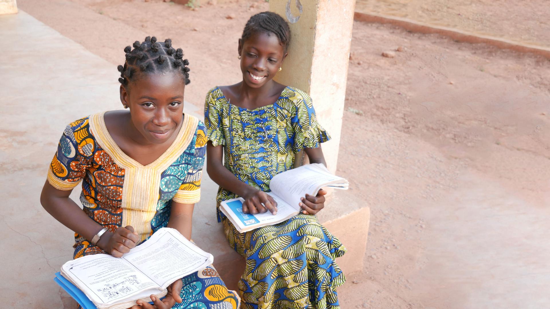 Optimistisch in die Zukunft: Im Zentrum Jigiya Bon Bamako in Malis Hauptstadt bekommen Mädchen eine Chance auf eine bessere Zukunft. Sie können nicht nur zur Schule gehen, sie lernen dort auch, auf eigenen Beinen zu stehen. Seit 17 Jahren engagiert sich der Verein „Häuser der Hoffnung“ in dem westafrikanischen Land.
