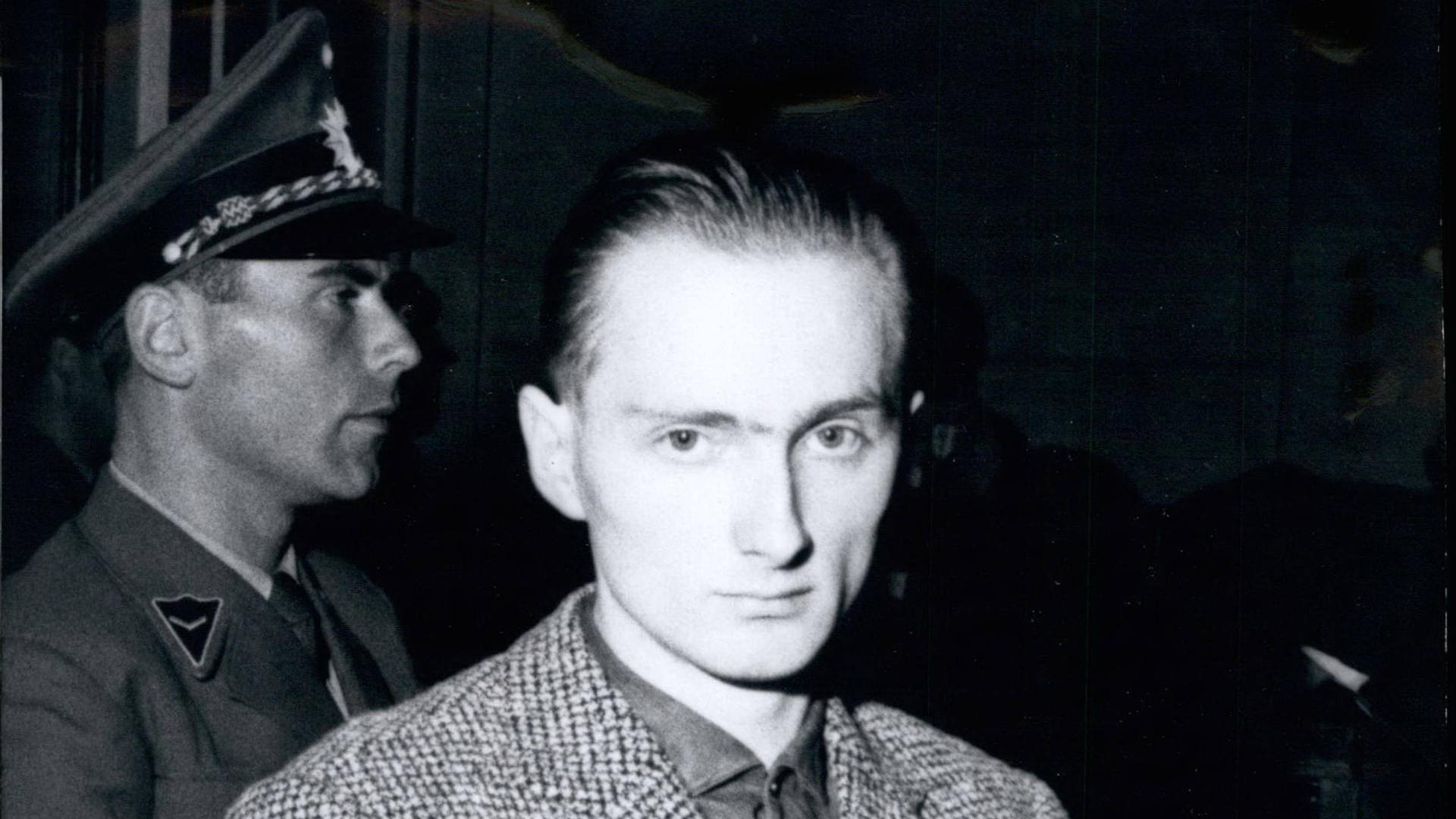  Oct. 10, 1960 - Sexual criminal Pommerenke before the court: The mostly feared sexual criminal of past-war time in Germany, temporary worker Heinrich Pommerenke Heinrich Pommerenke, 23, is since Oct. 3rd questioned before the court in Freiburg/West-Germany. He is accused of 27 crimes, among them four robbery and sexual murders, 10 crimes of tried murder and several robbery attacks, thefts and indecent assaults. On the whole, Pommerenke admitted 65 crimes. Photo shows Heinrich Pommerenke before the court. PUBLICATIONxINxGERxONLY - ZUMAk09