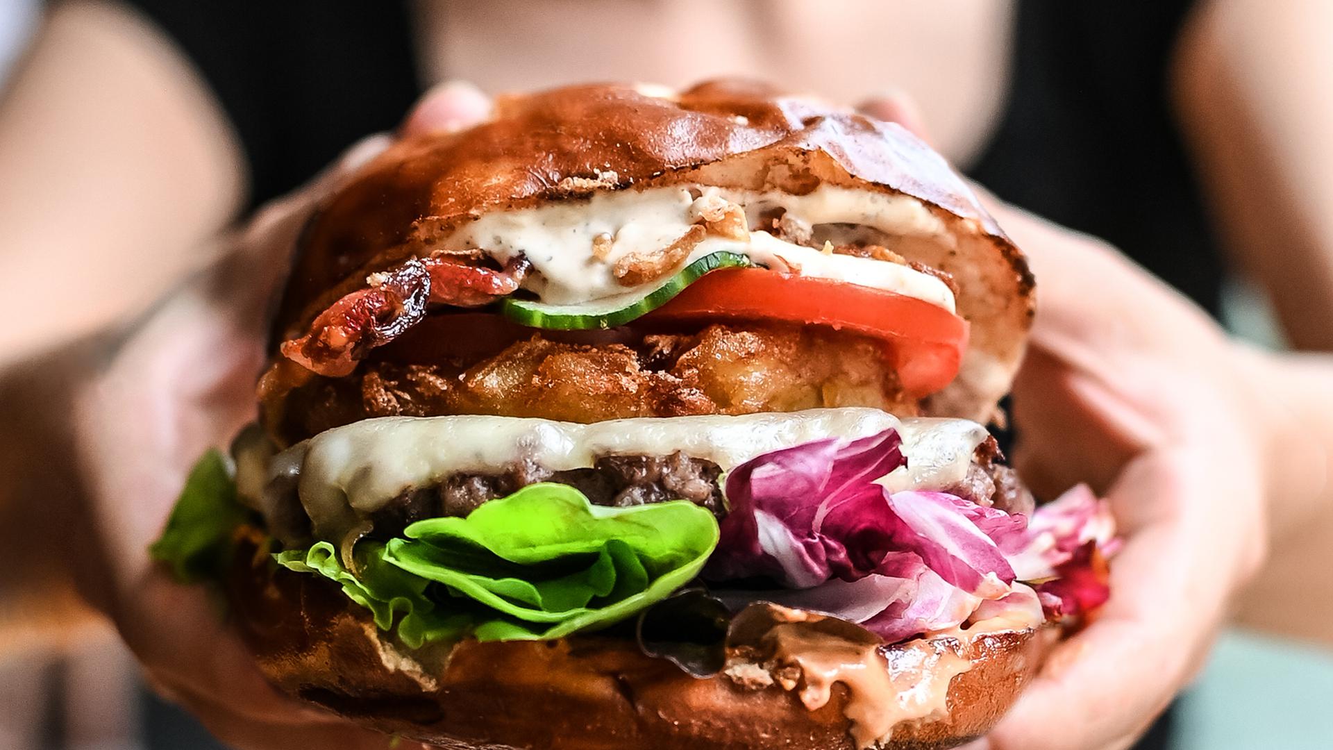 Einfaches Fast Food? Von wegen: Dank qualitativer Zutaten, viel Kreativität und liebevoller Zubereitung sind die Burger bei Burgerheart ein absolutes Must-Try.