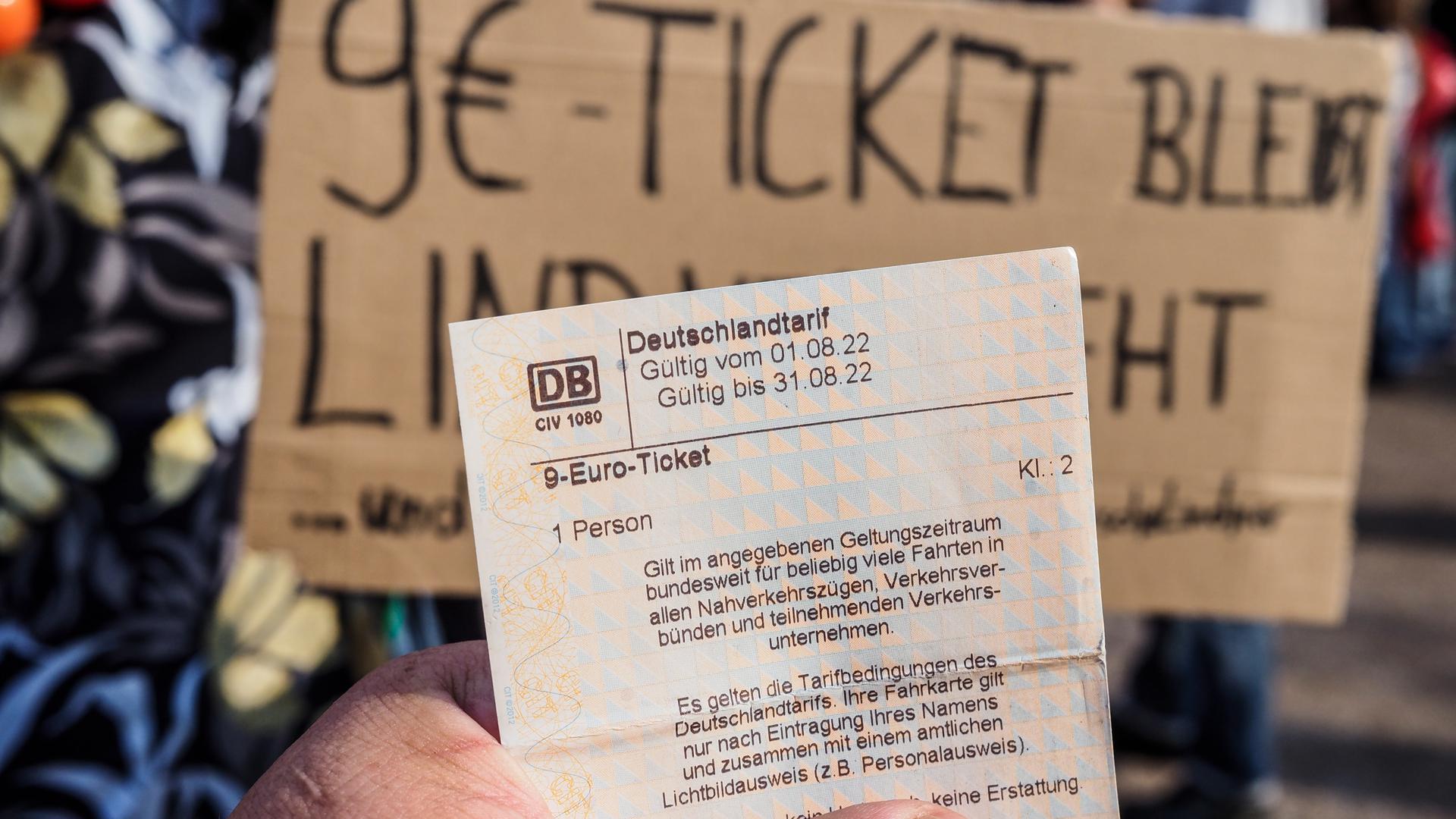 Demo fuer 9-Euro-Ticket der Linken