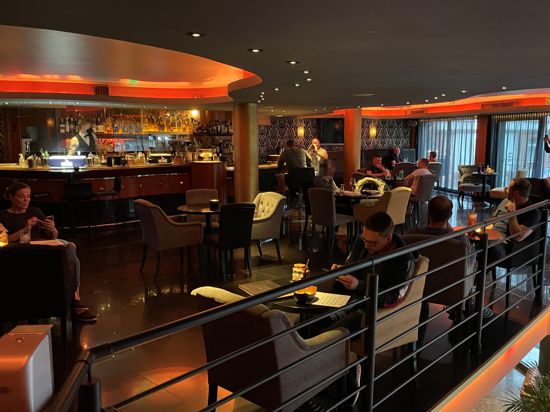 Ein Stück Normalität: Für seine Hotelgäste hat das Santo auch seine Bar geöffnet. In dem Vier-Sterne-Haus herrscht seit April eine Testpflicht für alle Gäste.