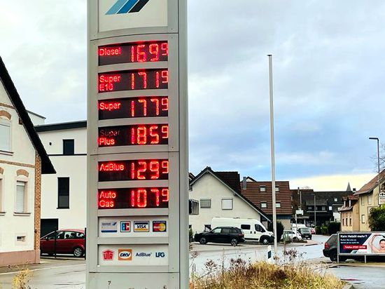 In Walzbachtal-Wössingen im Kreis Karlsruhe lagen die Spritpreise am Donnerstagmorgen trotz erhöhter CO2-Abgabe sogar unter dem Durchschnittspreis des Vorjahres.