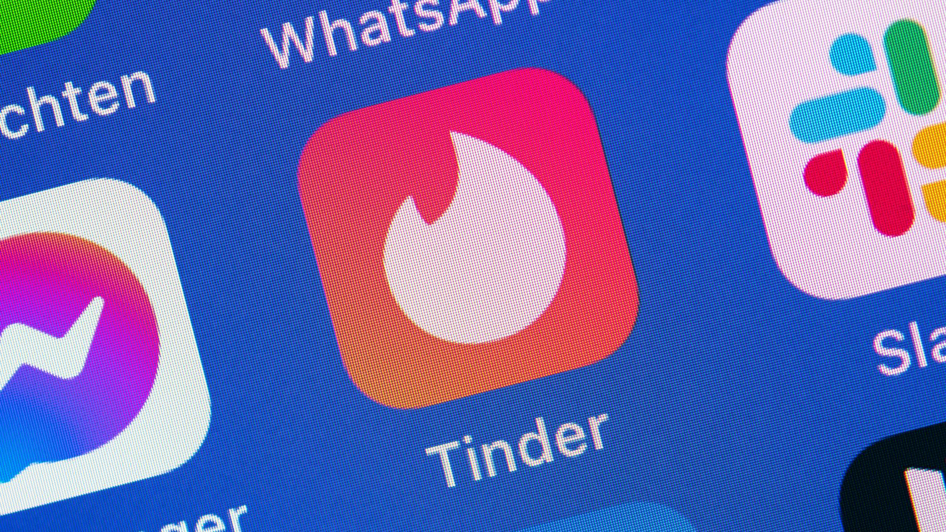 Ein App-Icon der App Tinder auf dem Smartphone.